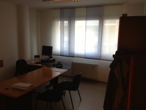 luce, tende bianche, palazzi dietro alle tende Luce, tende bianche, palazzi dietro alle tende. Deja vu.
